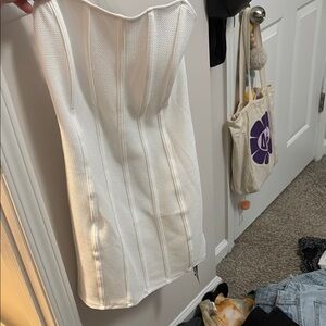 Elegant White Strapless Dress